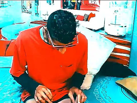 IndianSavageMale Adlı Modelin Canlı XXX Sohbeti