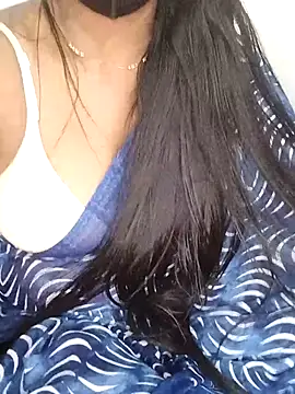 Tamil_Azhaghi 即時 XXX 聊天