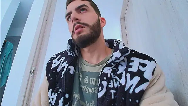 צ'אט XXX בשידור חי של thomas_gun