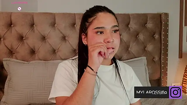 Mylarossi Adlı Modelin Canlı XXX Sohbeti