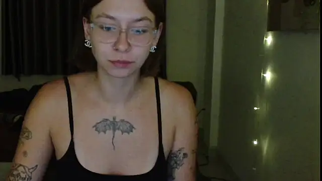 JuicyErika Adlı Modelin Canlı XXX Sohbeti