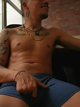 Chat +18 de AlphaMasterXxx ao vivo