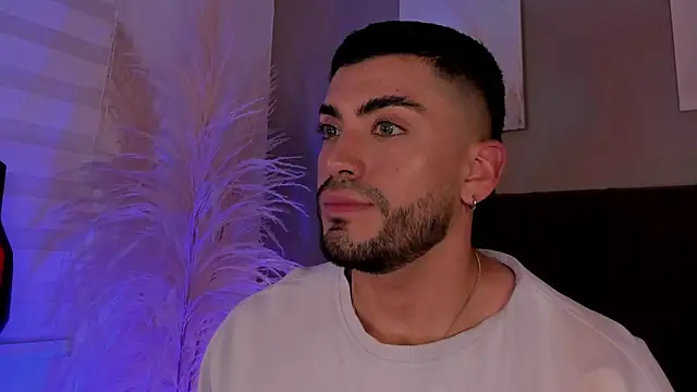 Chatroom XXX en direct de Alexander_Diazz
