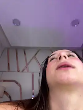 ElaarajimのライブXXXチャット