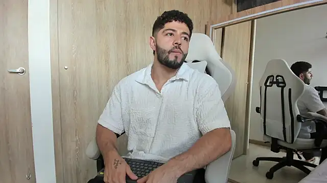 دردشة Thiago_moretti الجنسية المباشرة