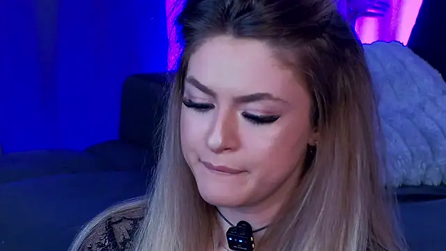 دردشة AnneMaryie الجنسية المباشرة