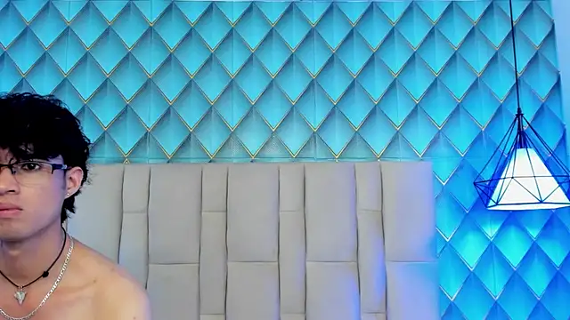 Sofia-Ethan Chat XXX in diretta