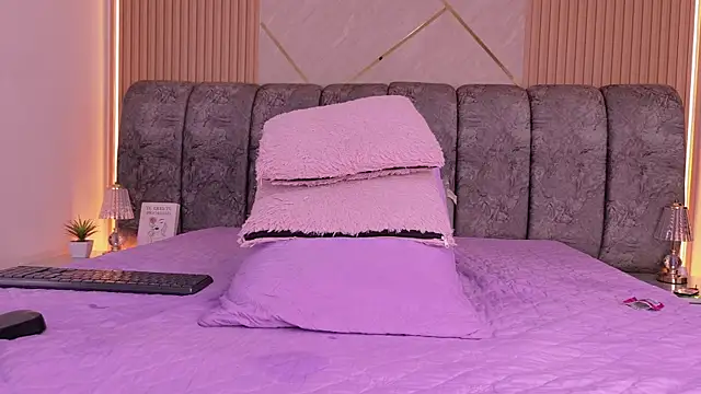 naia_blessed's Live XXX Chat