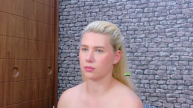 CuteBlondeMe live XXX chat