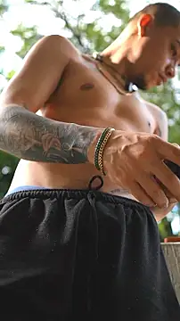 AlphaMasterXxx's Live XXX Chat