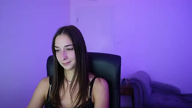 Crystalbrunette18's Live XXX Chat