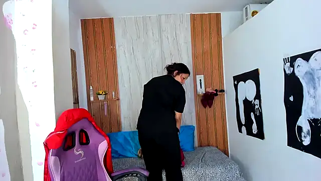 XXX chat uživo modela Emily_Coper18