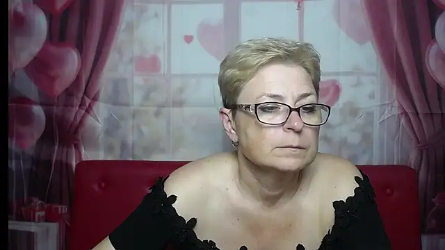 EmiliaGree's Live XXX Chat