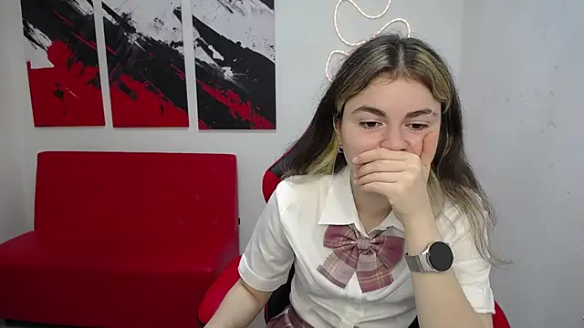 TinaRedly Adlı Modelin Canlı XXX Sohbeti