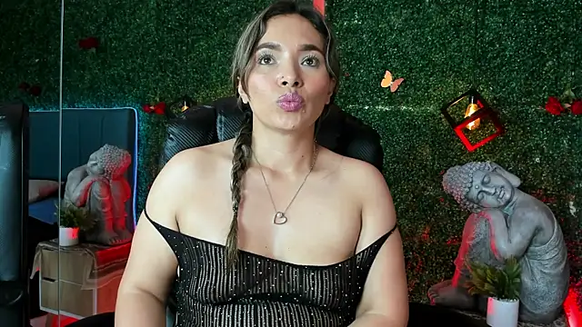 Kiaraa88's Live XXX Chat