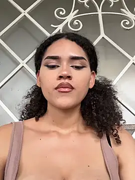 Lilithadams1 Adlı Modelin Canlı XXX Sohbeti