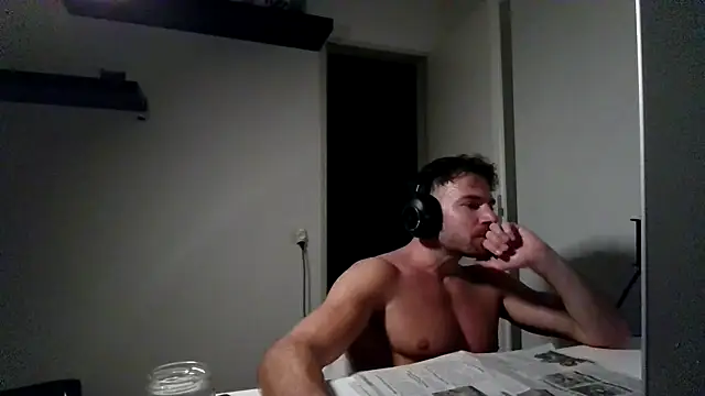 alpha-hunk's Live XXX Chat
