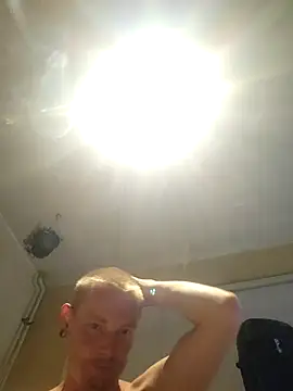piercingpik's Live XXX Chat