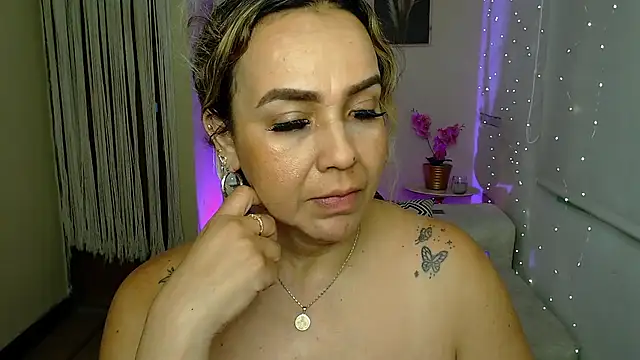 แชท XXX สดของ Aunty_milf