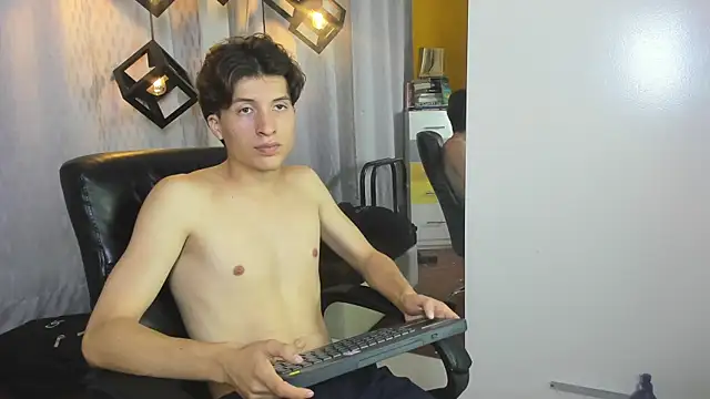 Marcoviolet live XXX chat