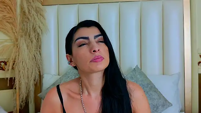 Chat +18 de NinnaPiers ao vivo