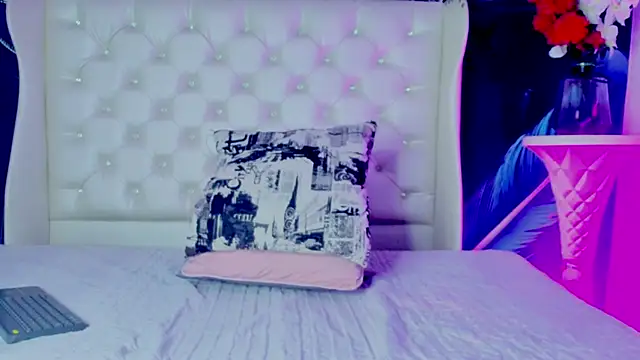 Chat +18 de AngelBlue__ ao vivo