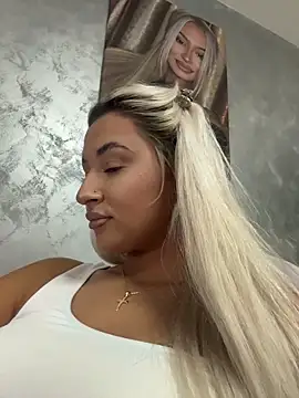Kylie_One's Live XXX Chat