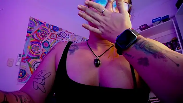 Chatroom XXX en direct de Amarantha_666