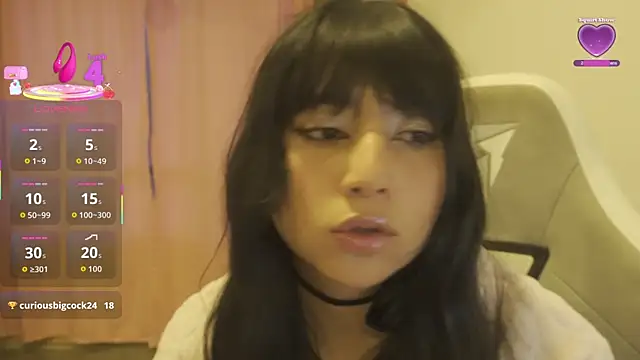EmmitaGarcia élő XXX-chatje