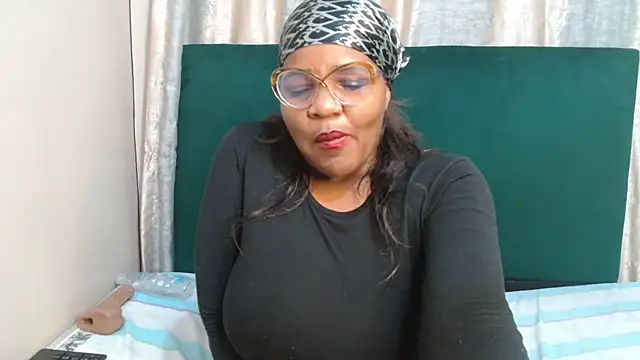 ThickTigress' Live XXX Chat