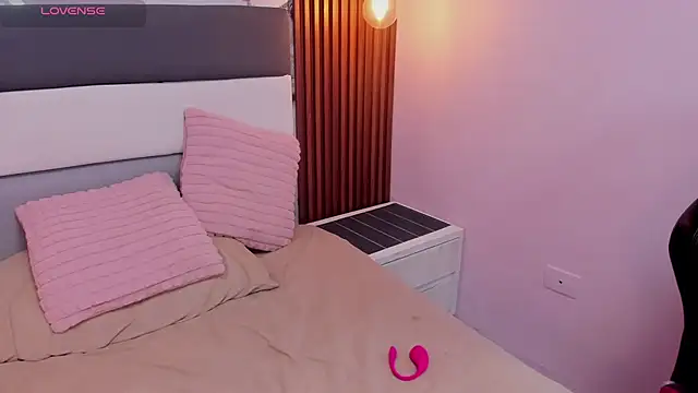 ROXI_MOON1n Live XXX chat