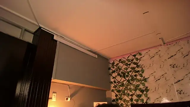 Yaluz_Naugthy 即時 XXX 聊天
