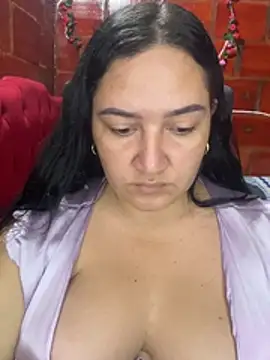 Fresita-12's Live XXX Chat