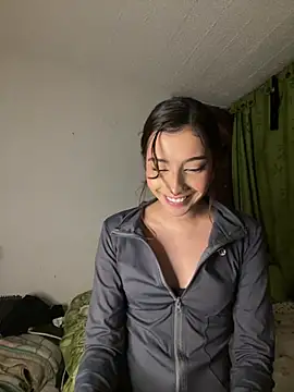 MiaaCute- Adlı Modelin Canlı XXX Sohbeti