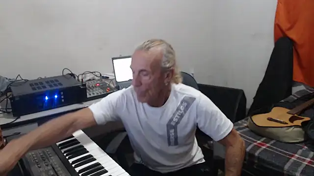 corola1956n Live XXX chat