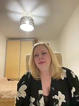 Chatroom XXX en direct de JanieLight53