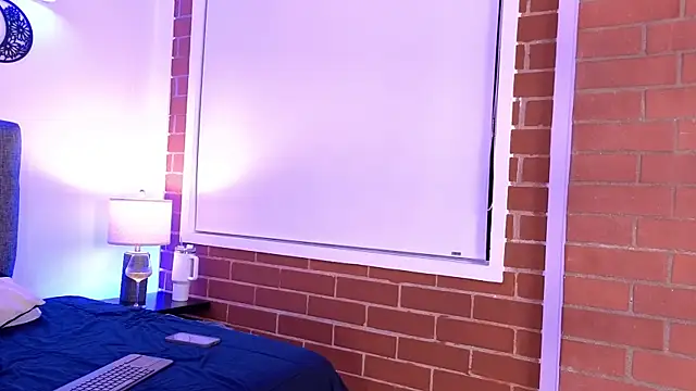 צ'אט XXX בשידור חי של mandi4pole_