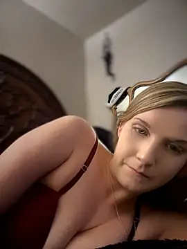 Chat +18 de Kitty_DaCocks ao vivo