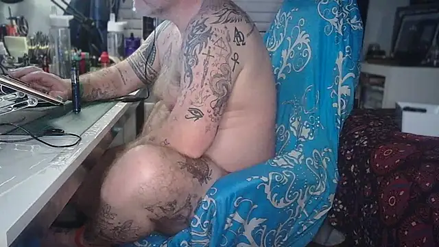 Tattooed_Dilf_01's Live XXX Chat