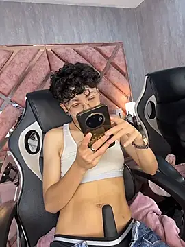 צ'אט XXX בשידור חי של ian_mathias_