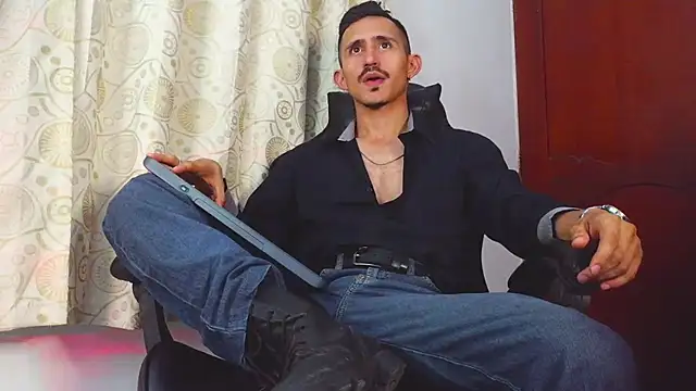 Czat XXX na żywo – HomeAloneK