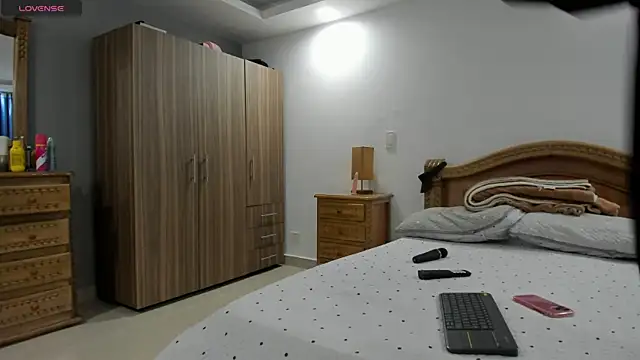 Онлайн чат XXX Laura_Miller1