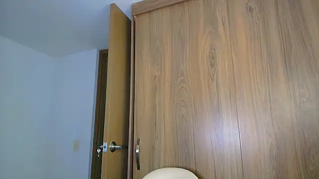 XXX chat uživo modela SARA_TS_FOX