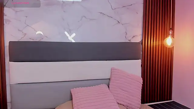 ROXI_MOON1's Live XXX Chat