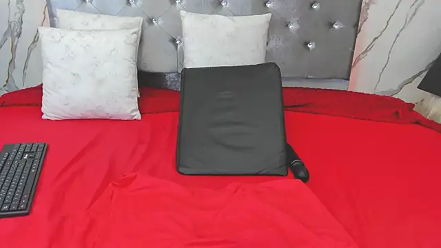 nymphomanya's Live XXX Chat
