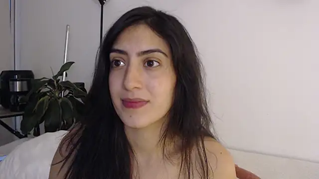 Chatroom XXX en direct de MIYESSI