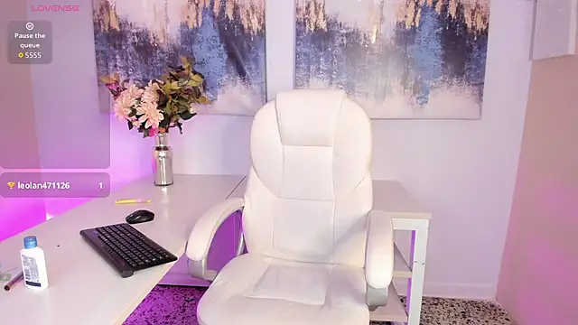 Онлайн чат XXX madydoll_