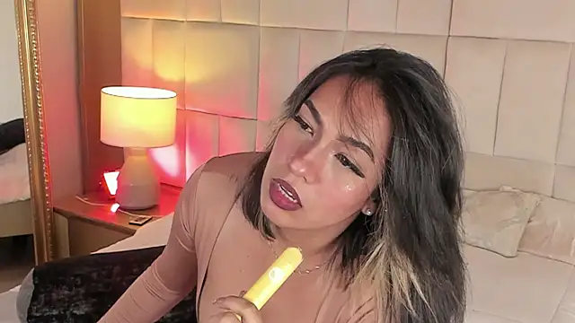 RouseWhitte Adlı Modelin Canlı XXX Sohbeti