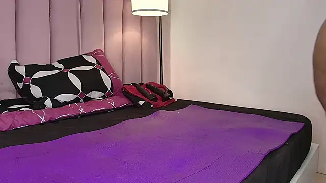 HallyBans Adlı Modelin Canlı XXX Sohbeti