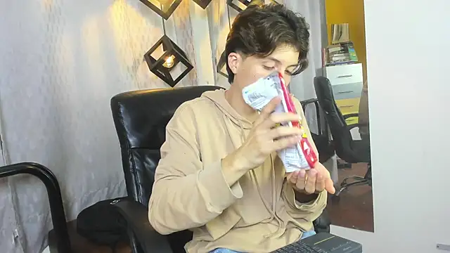XXX chat uživo modela Marcoviolet
